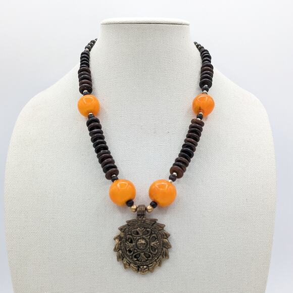 African Yellow Amber and Wood Bead Necklace w Gold Tone Spacers Medallion - Picture 3 of 9